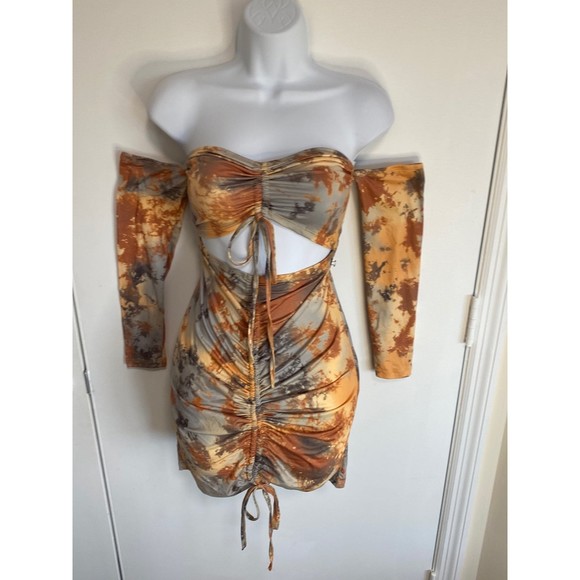 OFF THE SHOULDER CUT OUT DRESS MEDIUM - Picture 6 of 8